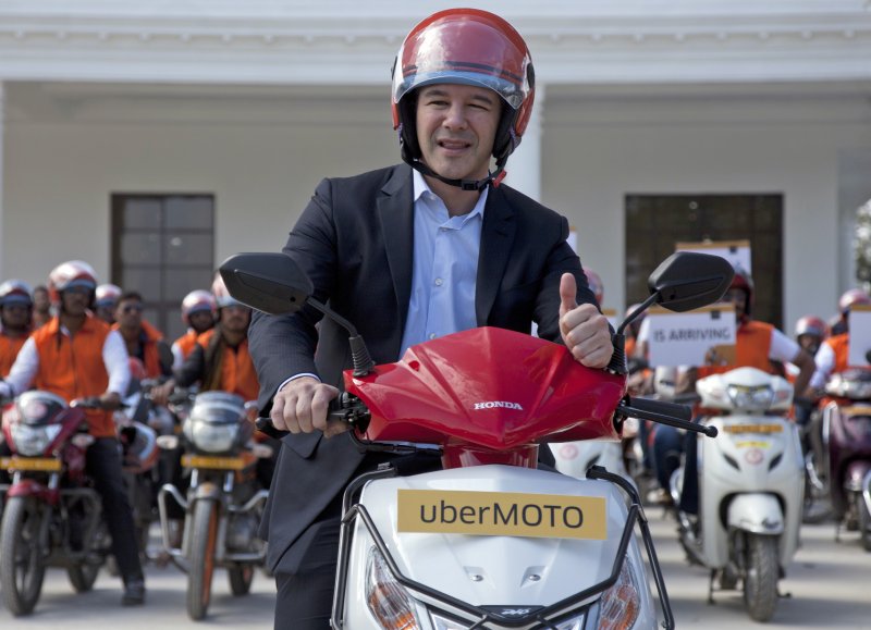 Uber執行長卡蘭尼克（Travis Kalanick）去年12月宣傳自家的摩托車共享服務「uberMOTO」（AP）