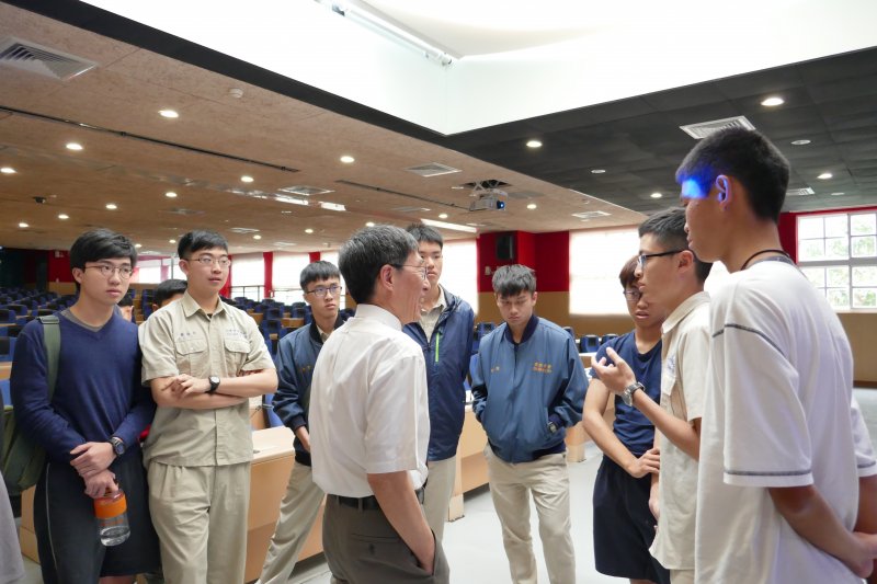 郭位至建中演講,希望學生們以君子為職志。(郭位提供) 郭位至建中演講,希望學生們以君子為職志。(郭位提供)
