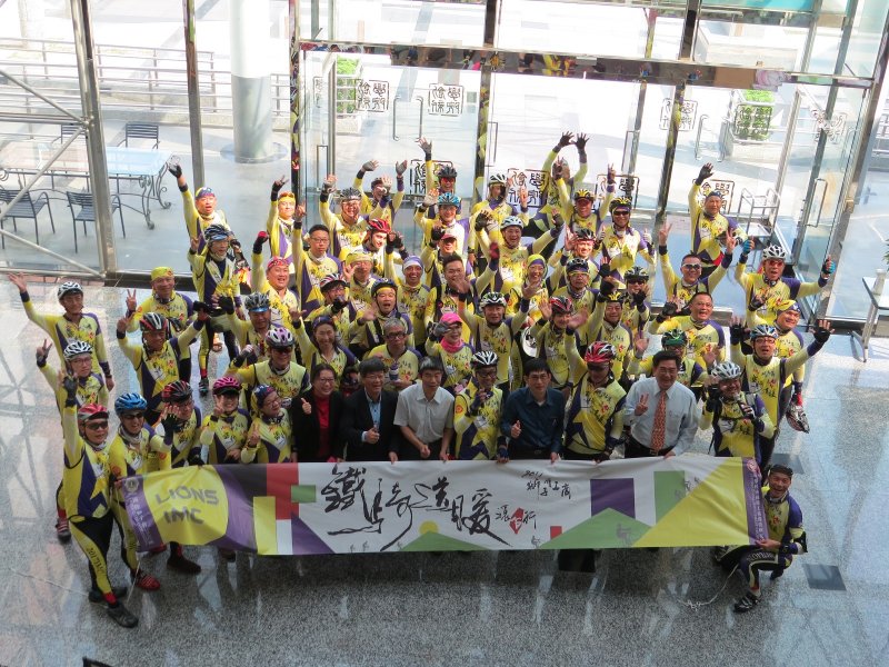 獅子會工商鐵騎送暖環台行為善最樂。（圖／謝敏政攝）