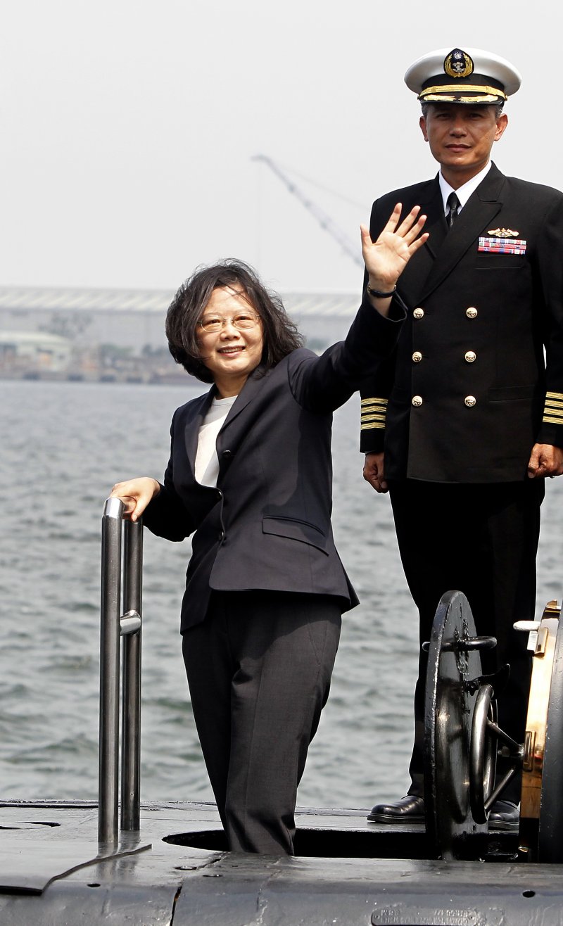 蔡英文總統21日到左營海軍基地,參加敦睦遠航訓練支隊啟航(AP) 蔡英文總統21日到左營海軍基地,參加敦睦遠航訓練支隊啟航(AP)