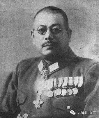 蔣介石身旁曾有位名為富田直亮(中文名為「白鴻亮」)的退役日本軍官,協助蔣介石擬定作戰計畫。(取自網路) 蔣介石身旁曾有位名為富田直亮(中文名為「白鴻亮」)的退役日本軍官,協助蔣介石擬定作戰計畫。(取自網路)