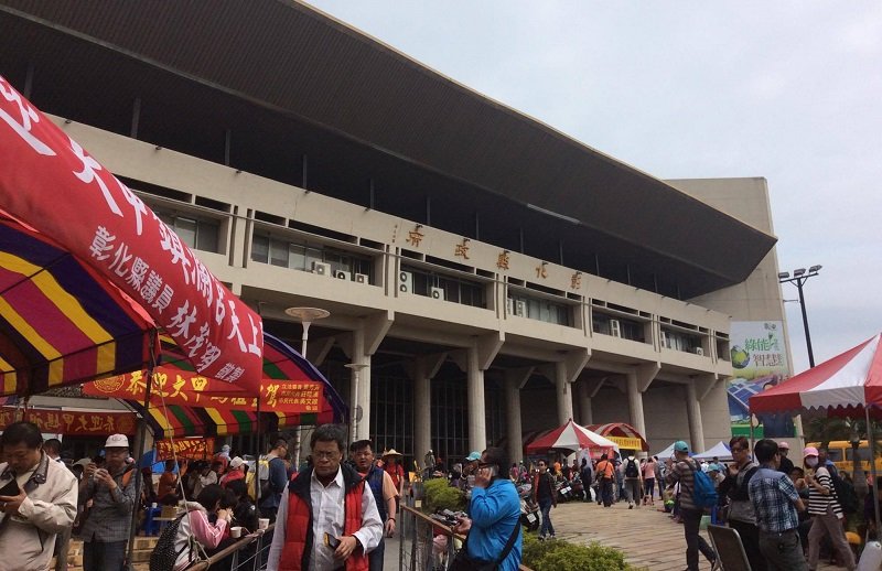 各級民代都搶著恭迎大甲媽。(寇延丁提供) 各級民代都搶著恭迎大甲媽。(寇延丁提供)