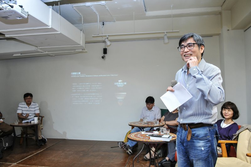 20170409-《吊燈裡的巨蟒:中國因素作用力與反作用力》新書發表,主編吳介民。(甘岱民攝) 20170409-《吊燈裡的巨蟒:中國因素作用力與反作用力》新書發表,主編吳介民。(甘岱民攝)