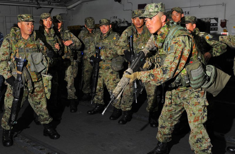 日本「水陸機動團」的骨幹,陸上自衛隊「西部方面普通科連隊」(西普連)(Wikipedia / Public Domain) 日本「水陸機動團」的骨幹,陸上自衛隊「西部方面普通科連隊」(西普連)(Wikipedia / Public Domain)