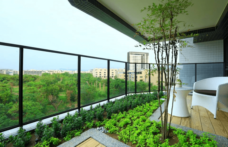 新光國民小學空中蝴蝶園屋頂綠化工程。（圖／高雄市工務局提供）