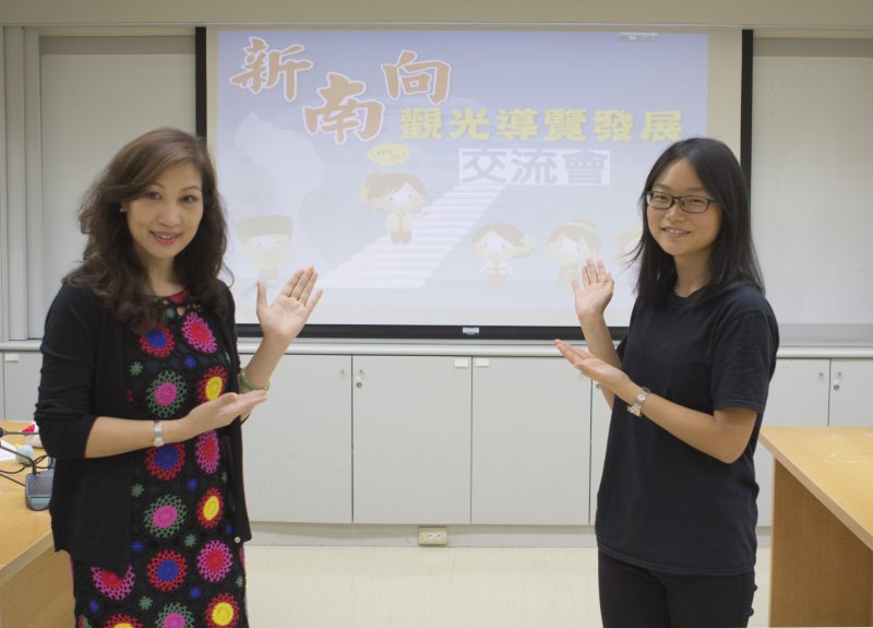 來自越南的陳紅幸（左）和馬來西亞的黃馨瑜（右）在完成培訓課程後參與媒合面談。