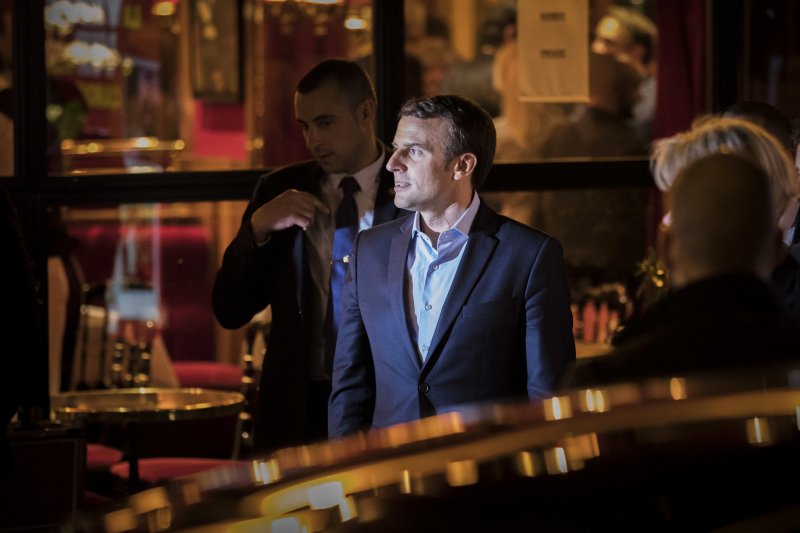 法國總統大選23日進行第一輪投票,中間派候選人馬克宏(Emmanuel Macron)晉級第二輪(AP) 法國總統大選23日進行第一輪投票,中間派候選人馬克宏(Emmanuel Macron)晉級第二輪(AP)