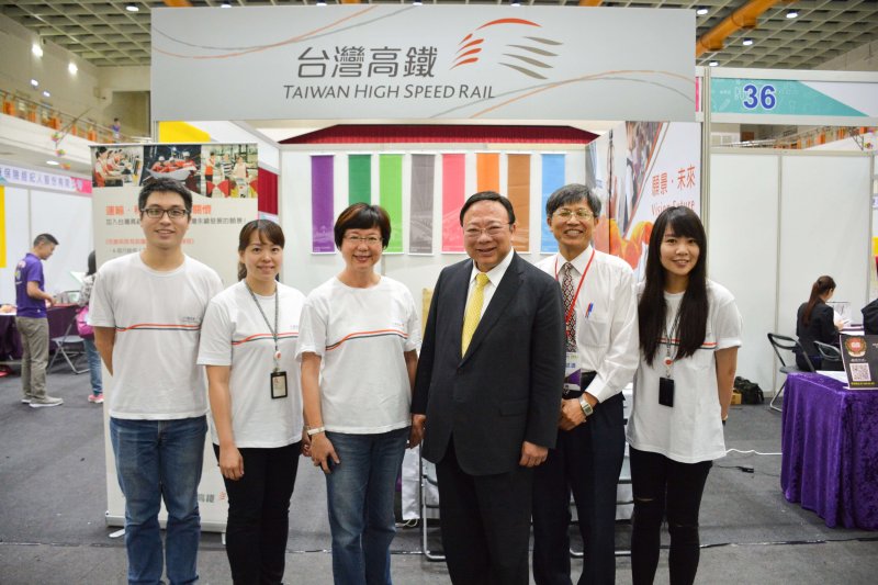 台灣高鐵等知名企業也加入校園徵才參展行列。（圖／中華大學提供）