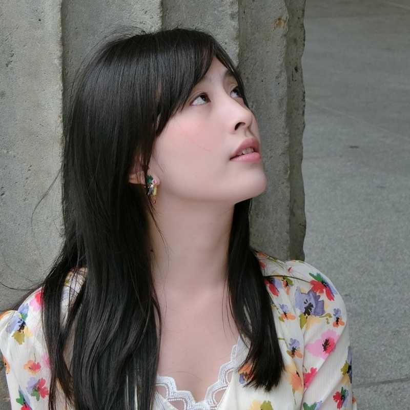 26歲的美女作家林奕含驚傳過世,2月她才出版的第一本書「房思琪的初戀樂園」,出版這本書的游擊文化今天也證實她過世的消息,死因家屬還不願說明。(取自林奕含臉書) 26歲的美女作家林奕含驚傳過世,2月她才出版的第一本書「房思琪的初戀樂園」,出版這本書的游擊文化今天也證實她過世的消息,死因家屬還不願說明。(取自林奕含臉書)