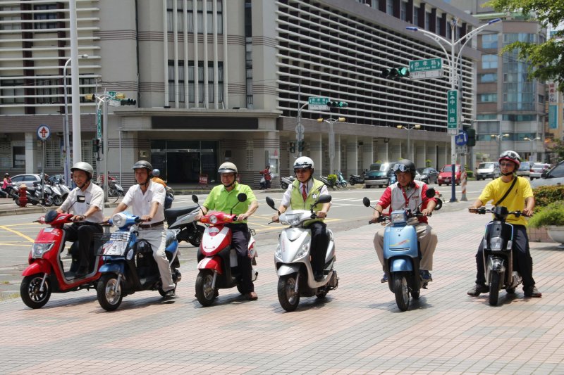 嘉義市PM2.5年均值偏高，電動二輪車可改善嘉義市的空氣品質。（圖／嘉義市環保局提供）
