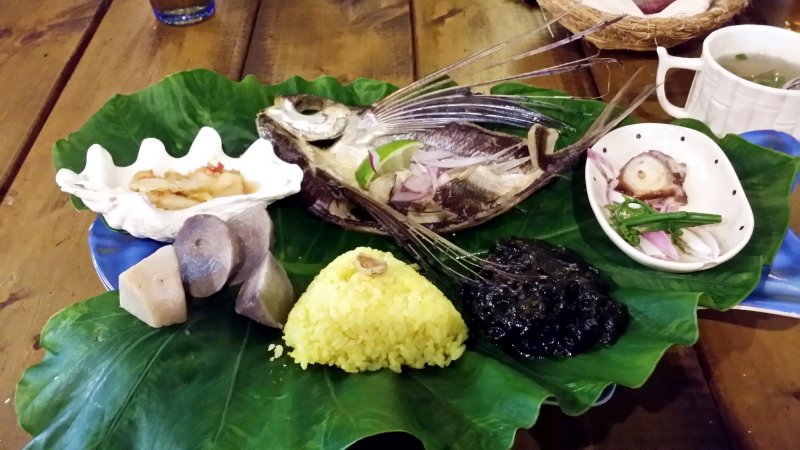 蘭嶼的特色飛魚餐。(圖/俞嘉琦 拍攝) 蘭嶼的特色飛魚餐。(圖/俞嘉琦 拍攝)