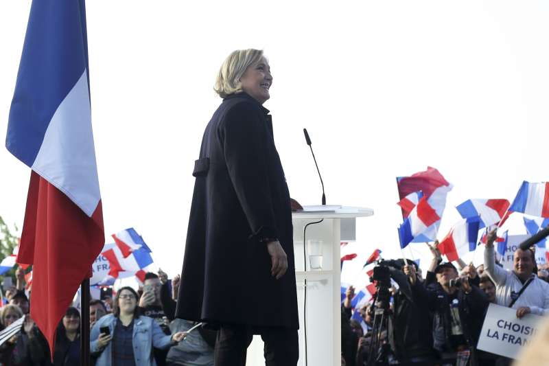 法國極右派政黨「民族陣線」(FN)總統候選人勒潘(Marine Le Pen)在鄉村地區頗受歡迎(AP) 法國極右派政黨「民族陣線」(FN)總統候選人勒潘(Marine Le Pen)在鄉村地區頗受歡迎(AP)