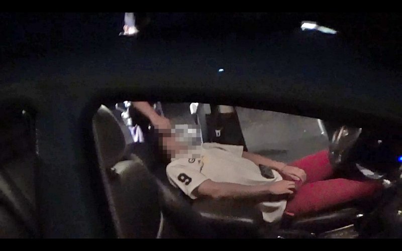 債務纏身苦男子擬燒碳輕生，布袋警員急赴救活獲好評。〔圖／布袋警分局提供〕