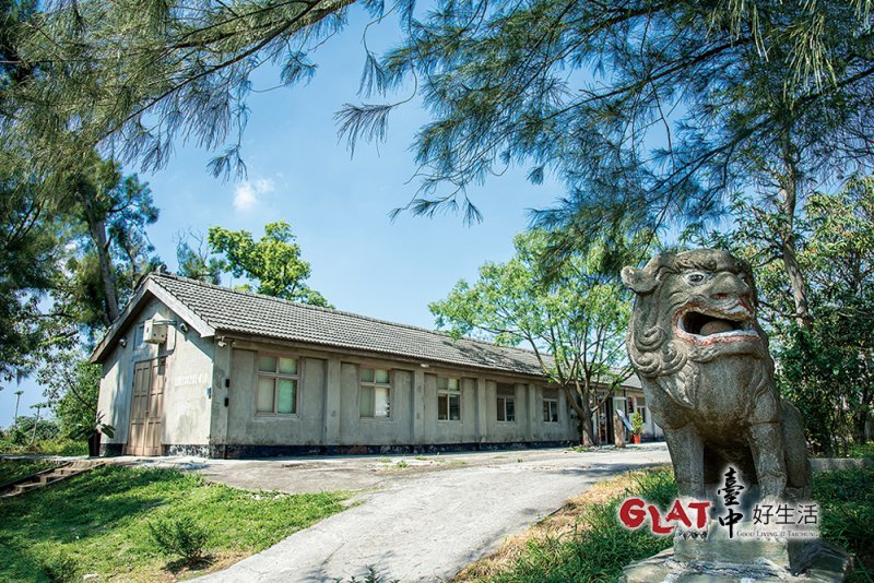 牛罵頭遺址文化園區見證清水的歷史，日治時期，日人曾在此興建「清水神社」，一對犬（高麗犬）是現今僅存的少許遺跡之一。（圖/台中好生活提供）