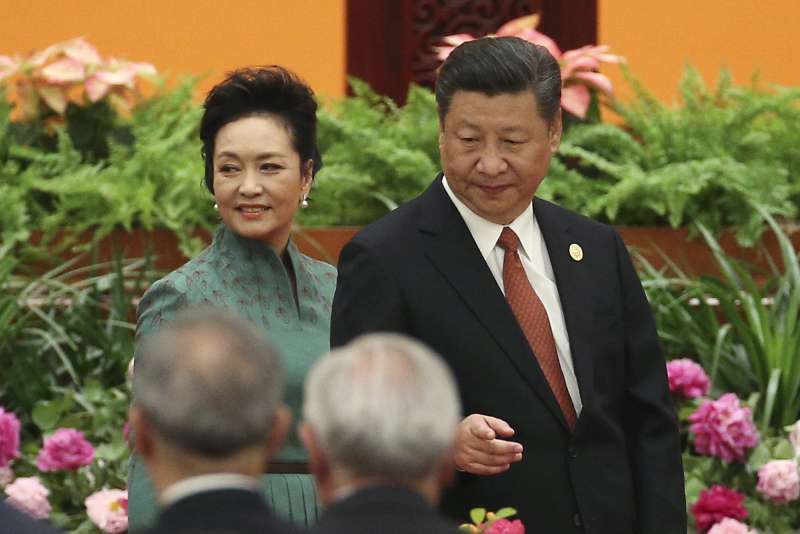 一帶一路高峰會:中國國家主席習近平與夫人彭麗媛(AP) 一帶一路高峰會:中國國家主席習近平與夫人彭麗媛(AP)