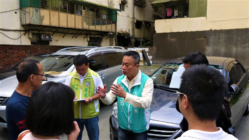 立委服務處及相關人員現場會勘,落實老童趣計畫執行。(圖/張毅攝) 立委服務處及相關人員現場會勘,落實老童趣計畫執行。(圖/張毅攝)