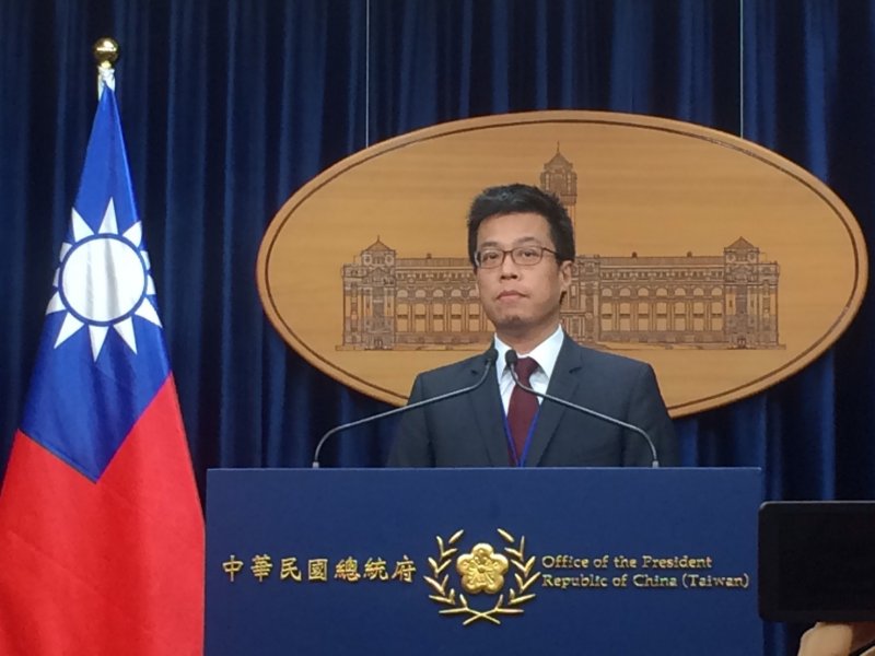 總統府發言人黃重諺(見圖)宣布,國安會秘書長吳釗燮將出任總統府秘書長。(石秀娟攝) 總統府發言人黃重諺(見圖)宣布,國安會秘書長吳釗燮將出任總統府秘書長。(石秀娟攝)