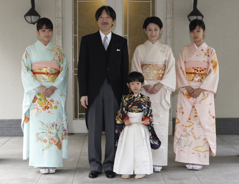 日本皇室成員,左起:真子公主、秋篠宮文仁親王、悠仁親王、秋篠宮妃紀子、佳子公主(AP) 日本皇室成員,左起:真子公主、秋篠宮文仁親王、悠仁親王、秋篠宮妃紀子、佳子公主(AP)
