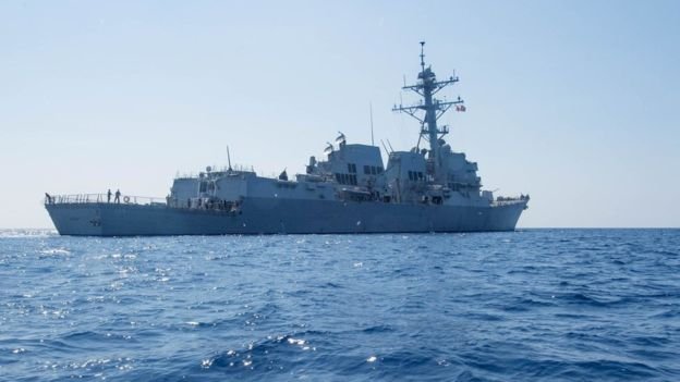 美國官員稱這次執行「航行自由」任務的是杜威號導彈驅逐艦。(BBC中文網) 美國官員稱這次執行「航行自由」任務的是杜威號導彈驅逐艦。(BBC中文網)