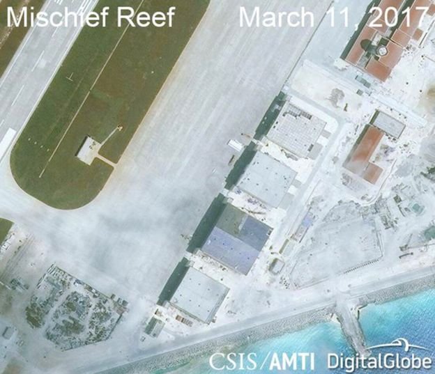 美國戰略與國際研究中心(CSIS)前不久發佈了美濟礁填海建設機場情況的衛星圖片。(BBC中文網) 美國戰略與國際研究中心(CSIS)前不久發佈了美濟礁填海建設機場情況的衛星圖片。(BBC中文網)