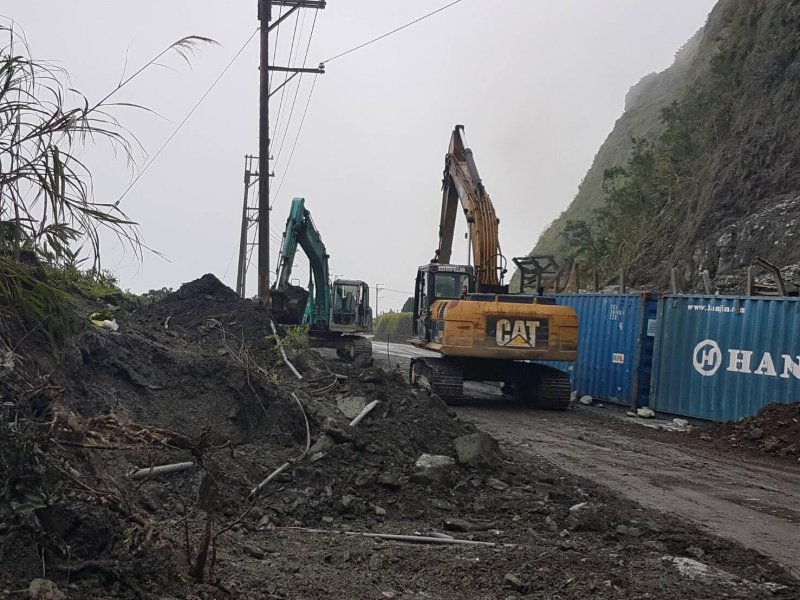 蔡英文總統1日晚間在臉書PO出蘇花公路搶修照片。(取自蔡英文臉書) 蔡英文總統1日晚間在臉書PO出蘇花公路搶修照片。(取自蔡英文臉書)