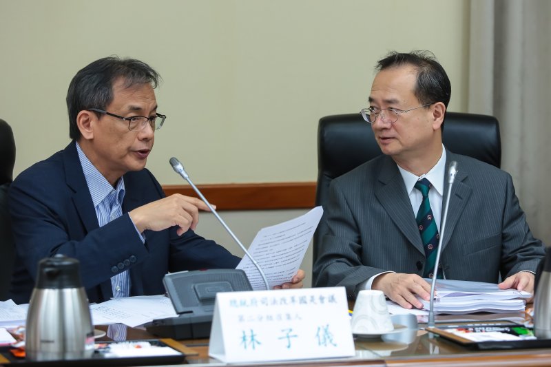 20170603-第二分組召集人林子儀、司法院長許宗力3日出席「第二分組第二次增開會議」。(顏麟宇攝) 20170603-第二分組召集人林子儀、司法院長許宗力3日出席「第二分組第二次增開會議」。(顏麟宇攝)