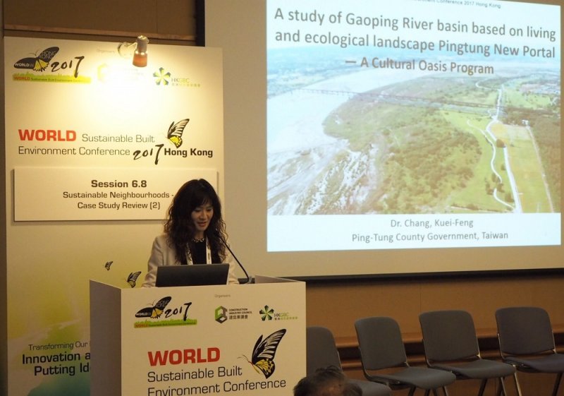 屏東縣政府城鄉發展處張桂鳳處長以全程英文簡報發表論文。(圖/屏東縣政府新聞行政科提供) 屏東縣政府城鄉發展處張桂鳳處長以全程英文簡報發表論文。(圖/屏東縣政府新聞行政科提供)