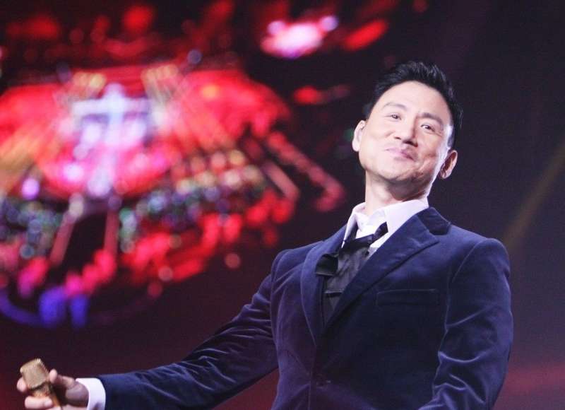 為了一睹張學友風采,強國人拚了!(圖/張學友 Jacky Cheung@Facebook) 為了一睹張學友風采,強國人拚了!(圖/張學友 Jacky Cheung@Facebook)