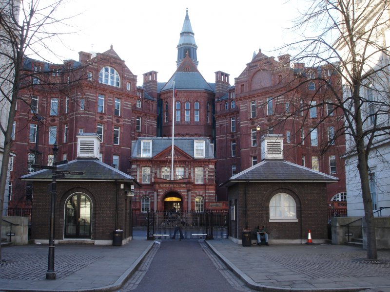 倫敦大學學院醫院,喬治.歐威爾在這裡辭世(LordHarris @Wikimedia / CC BY-SA 3.0) 倫敦大學學院醫院,喬治.歐威爾在這裡辭世(LordHarris @Wikimedia / CC BY-SA 3.0)