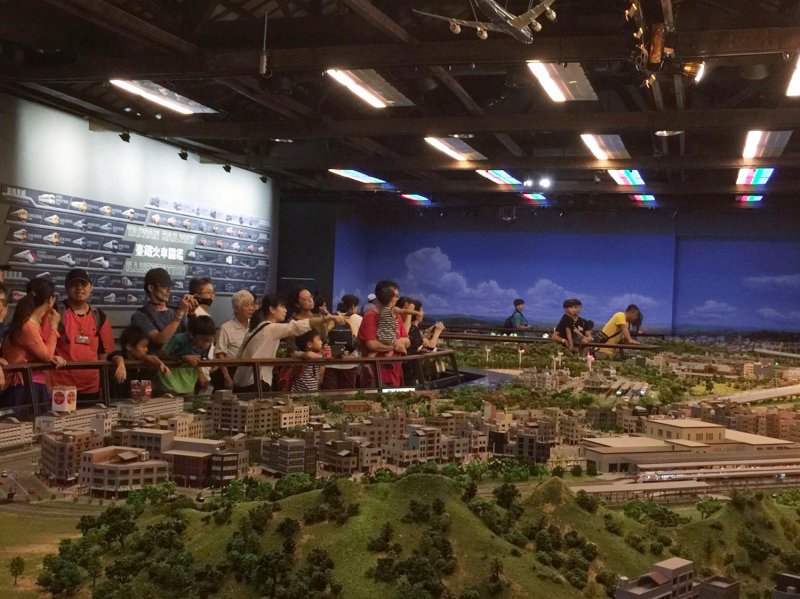 高雄駁二藝術特區蓬萊倉庫的「哈瑪星台灣鐵道館」。(圖／高雄歷史博物館提供)