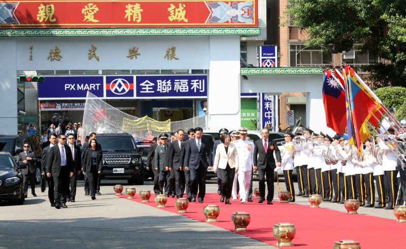 20170630-總統蔡英文今天上午到北投復興崗出席「106年三軍六校院聯合畢業典禮」(蘇仲泓攝) 20170630-總統蔡英文今天上午到北投復興崗出席「106年三軍六校院聯合畢業典禮」(蘇仲泓攝)