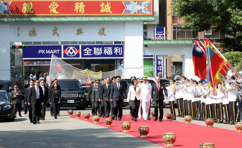 20170630-總統蔡英文今天上午到北投復興崗出席「106年三軍六校院聯合畢業典禮」（蘇仲泓攝）