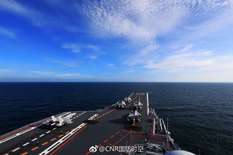 遼寧號在東海與台灣海峽一帶進行演練。 遼寧號在東海與台灣海峽一帶進行演練。