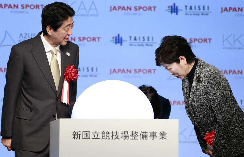 日本首相安倍晉三與東京都知事小池百合子。(美聯社) 日本首相安倍晉三與東京都知事小池百合子。(美聯社)
