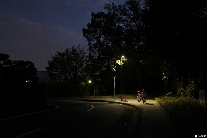 夜間騎車,請務必開車前燈!(圖/MATCHA提供) 夜間騎車,請務必開車前燈!(圖/MATCHA提供)