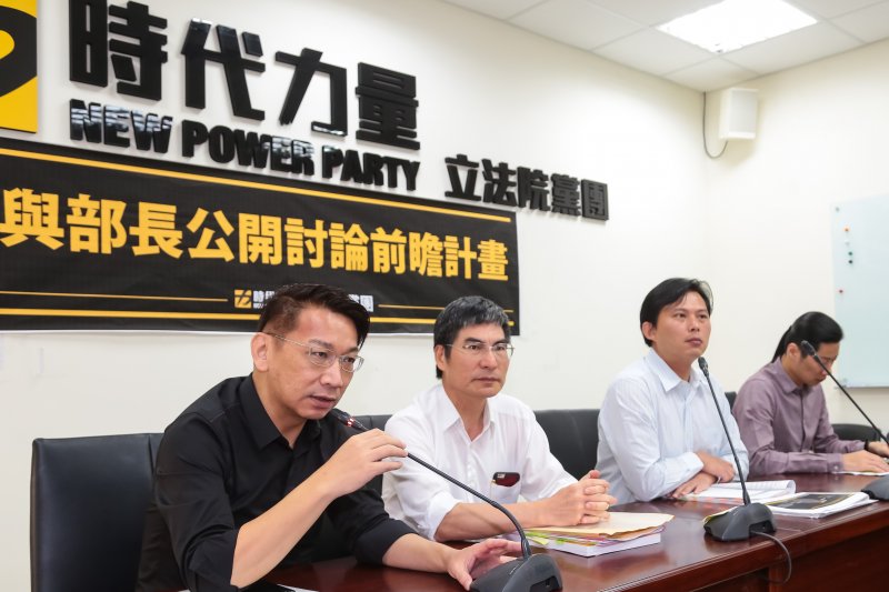 20170719-科技部長陳良基19日一早與時代力量黨團立委徐永明、黃國昌、林昶佐會面。(顏麟宇攝) 20170719-科技部長陳良基19日一早與時代力量黨團立委徐永明、黃國昌、林昶佐會面。(顏麟宇攝)