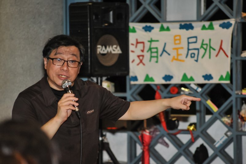 20170719-凱道小講堂,吳叡人擔任講者。(甘岱民攝) 20170719-凱道小講堂,吳叡人擔任講者。(甘岱民攝)