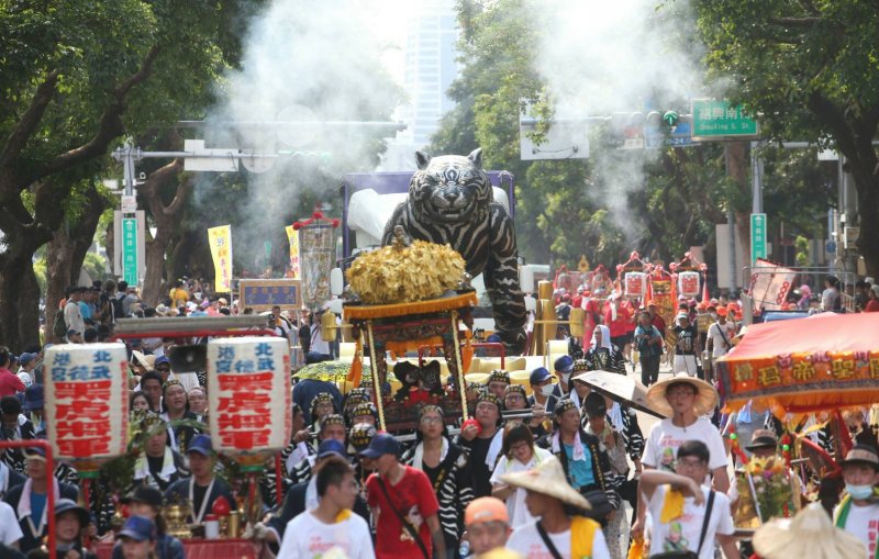 2017-07-23--「史上最大科，眾神上凱道」遊行，上百轎班於凱道繞境05-陳明仁攝