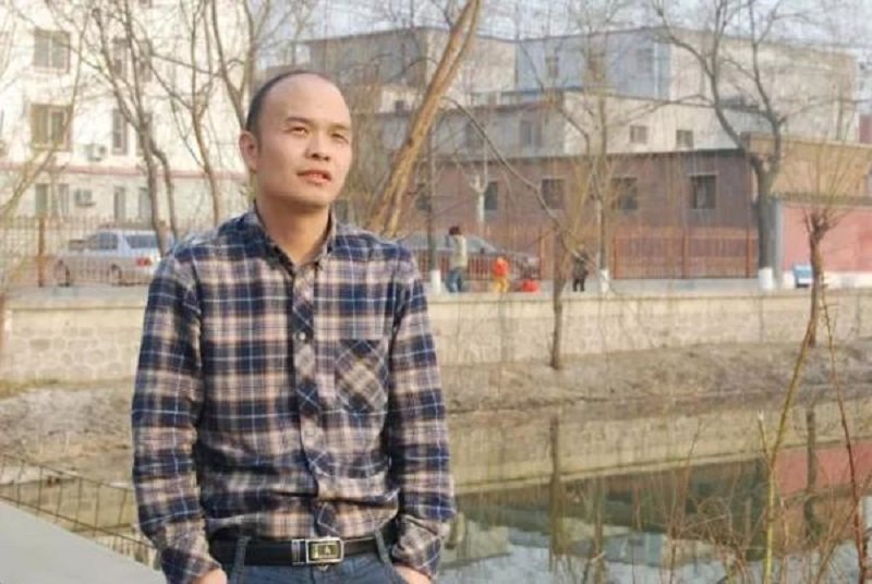 從山裡走出來的袁凌。(取自澎湃新聞網) 從山裡走出來的袁凌。(取自澎湃新聞網)