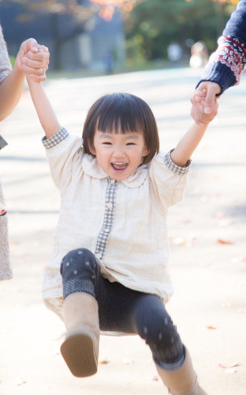 離婚後，如果孩子要輪流在兩個家庭生活，應討論好一致的教養方式和規範。（圖／pakutaso）