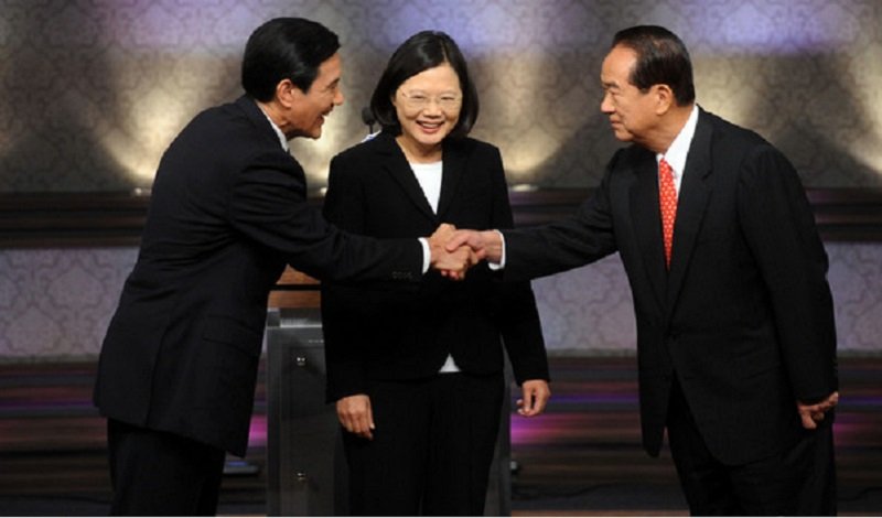 馬英九總統只能在辯論會上與在野黨領袖會面。(2012總統大選電視辯論/台北記者聯誼會) 馬英九總統只能在辯論會上與在野黨領袖會面。(2012總統大選電視辯論/台北記者聯誼會)