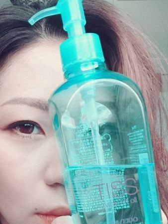 tiss深層卸妝油(乾濕兩用型)。(圖/MarieClaire美麗佳人提供) tiss深層卸妝油(乾濕兩用型)。(圖/MarieClaire美麗佳人提供)