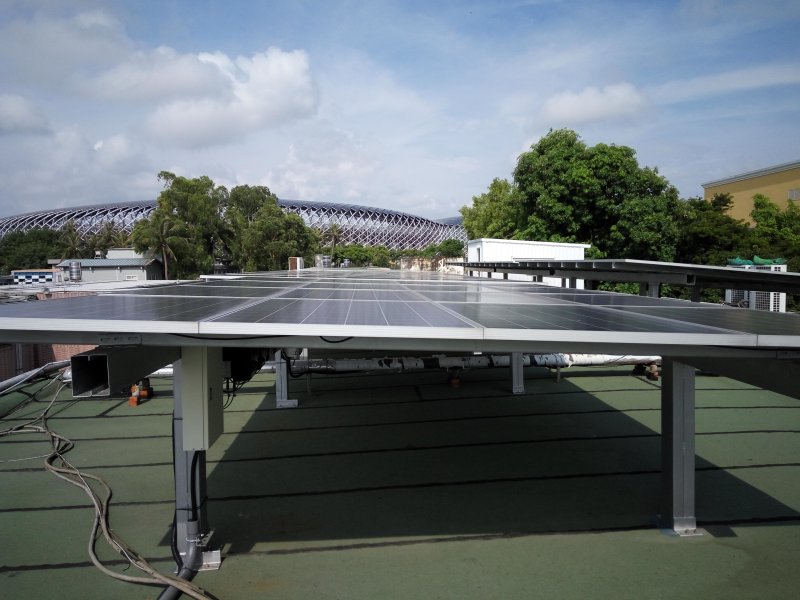 太陽能板可發電又隔熱 。(財團法人台灣綠色生產力基金會提供) 太陽能板可發電又隔熱 。(財團法人台灣綠色生產力基金會提供)