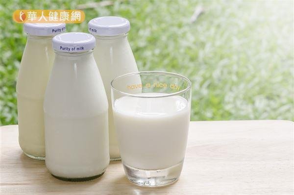 長期運動者可以分次補充蛋白質,包含牛奶、豆漿、蛋等食物,刺激肌肉生長的效果更好。(圖/華人健康網提供) 長期運動者可以分次補充蛋白質,包含牛奶、豆漿、蛋等食物,刺激肌肉生長的效果更好。(圖/華人健康網提供)