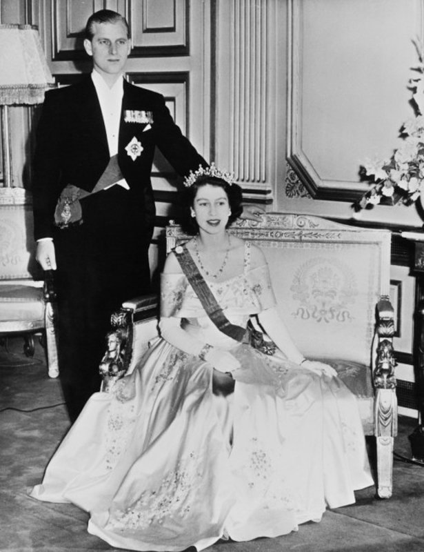 盛裝出席艾麗榭宮晚宴的伊麗莎白公主和菲利浦王子.jpg 盛裝出席艾麗榭宮晚宴的伊麗莎白公主和菲利浦王子.jpg