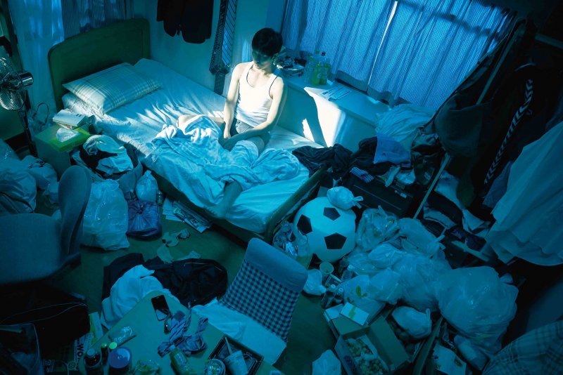 小隆因為壓力太大而失眠,開始恐懼面對明天。(圖/福相電影提供) 小隆因為壓力太大而失眠,開始恐懼面對明天。(圖/福相電影提供)