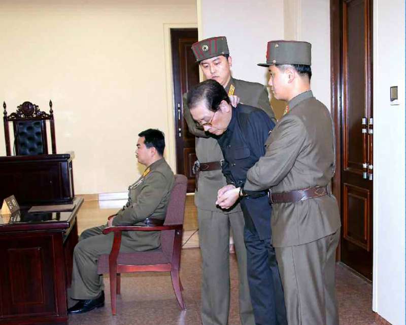 2013年12月，金正恩下令逮捕權傾一時的姑丈張成澤（取自網路）