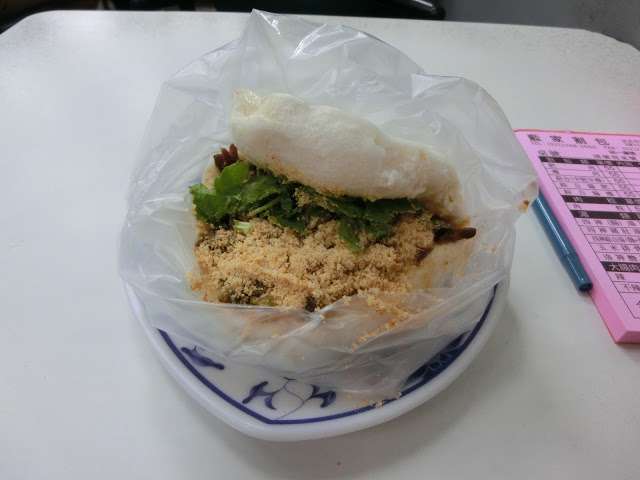 公館是美食重鎮地,除了有青蛙撞奶,更有藍鼎割包。(圖/Coral Hou,KKday提供) 公館是美食重鎮地,除了有青蛙撞奶,更有藍鼎割包。(圖/Coral Hou,KKday提供)