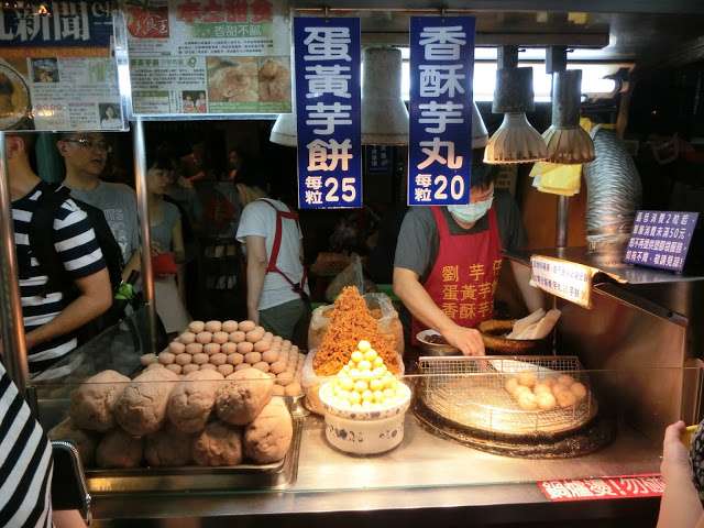 寧夏夜市的必吃美食之一,每次去都大排長龍。(圖/Coral Hou,KKday提供) 寧夏夜市的必吃美食之一,每次去都大排長龍。(圖/Coral Hou,KKday提供)