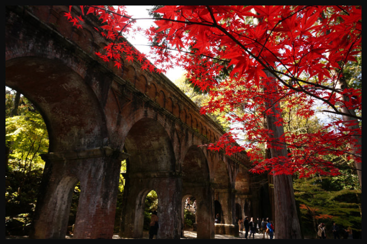 南禪寺與平安神宮相距不遠，在春天櫻花季和秋天楓葉季成為了最不可錯過的京都必去景點。（圖／ Keiko Shih@Flickr，FunTime提供）